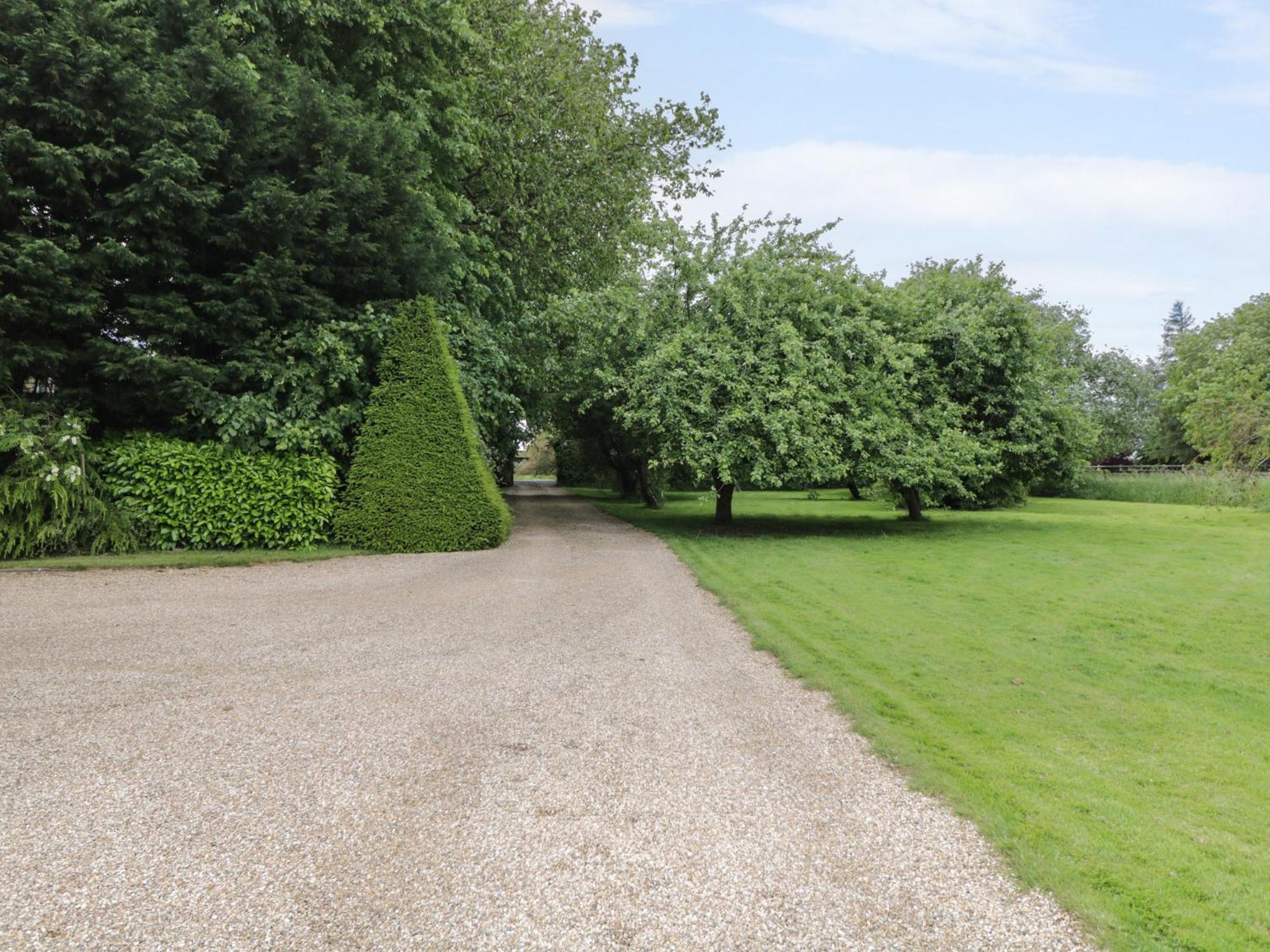 Garden Cottage Acton Turville Exterior photo