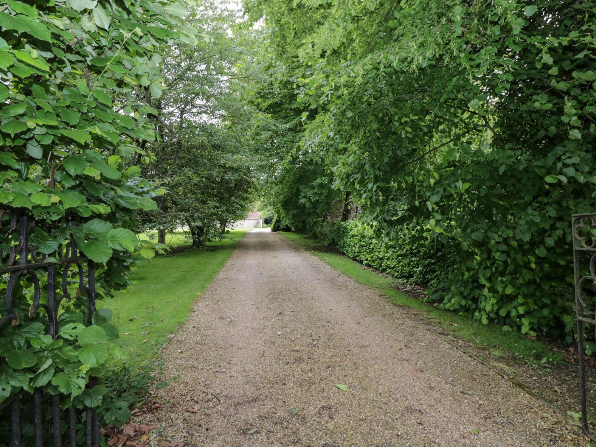 Garden Cottage Acton Turville Exterior photo