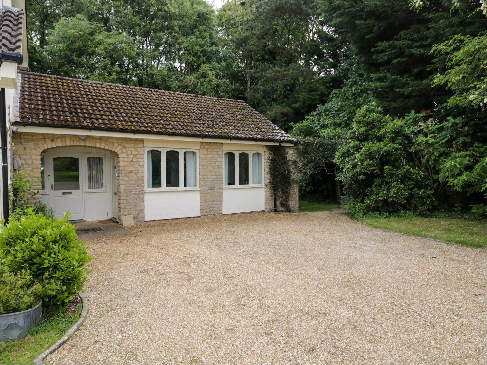 Garden Cottage Acton Turville Exterior photo